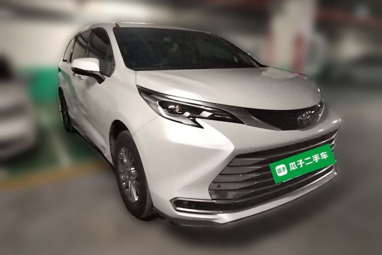 Used Toyota SIENNA 2021 2.5L Hybrid Premium Edition Front Right 45 Deg