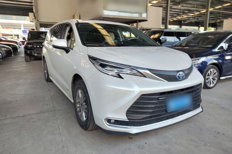 Used Toyota SIENNA 2021 2.5L Hybrid Comfort Edition Front Right 45 Deg