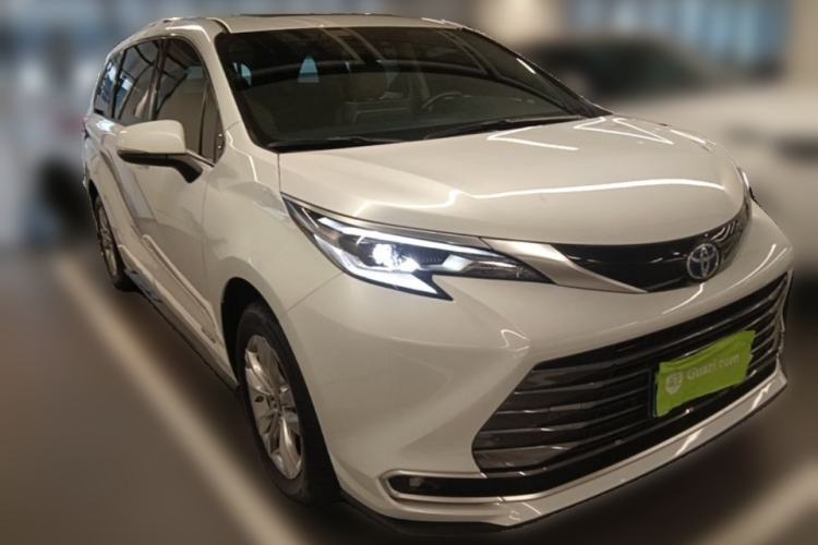 Used Toyota SIENNA 2021 2.5L Hybrid Ultimate Edition Front Right 45 Deg