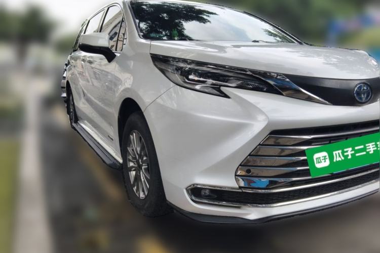 Used Toyota SIENNA 2021 2.5L Hybrid Comfort Edition Front Right 45 Deg