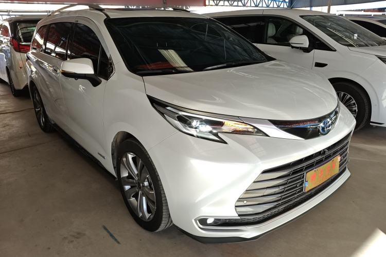 Used Toyota SIENNA 2021 2.5L Hybrid Premium Edition Front Right 45 Deg
