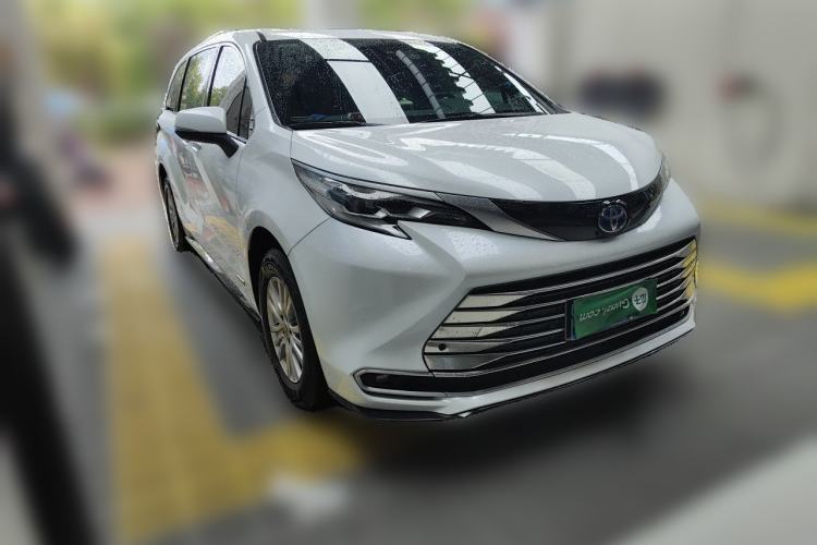 Used Toyota SIENNA 2021 2.5L Hybrid Luxury Edition Front Right 45 Deg