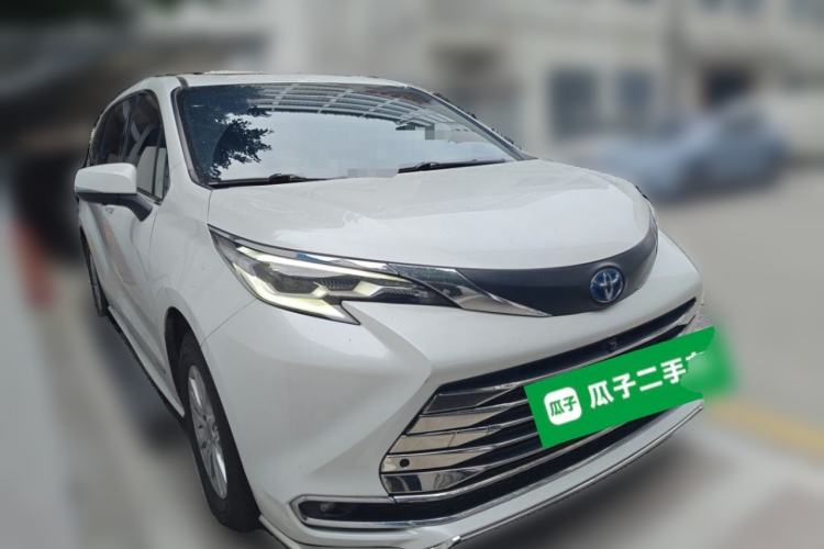 Used Toyota SIENNA 2021 2.5L Hybrid Comfort Edition Front Right 45 Deg