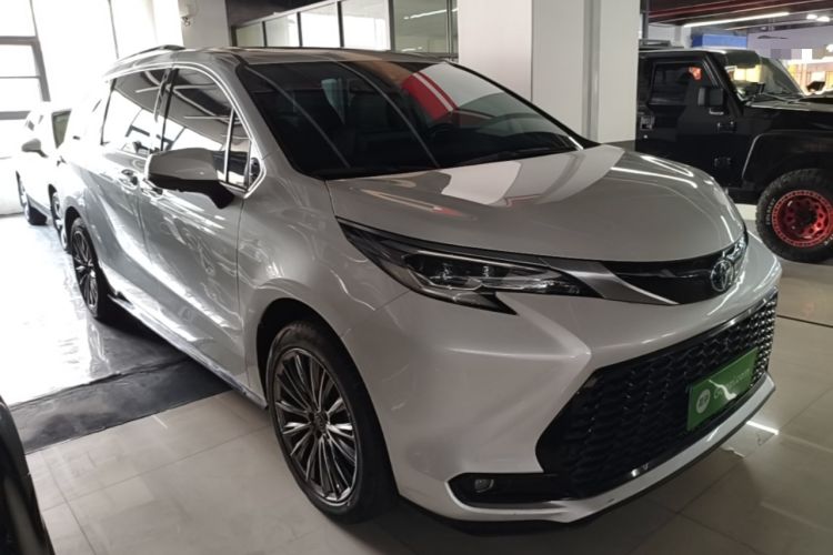 Used Toyota SIENNA 2021 2.5L Hybrid Luxury Edition Front Right 45 Deg