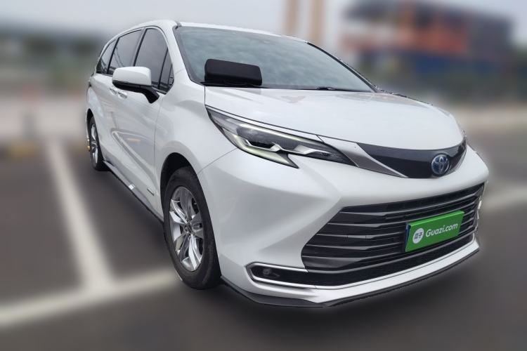 Used Toyota SIENNA 2021 2.5L Hybrid Ultimate Edition Front Right 45 Deg