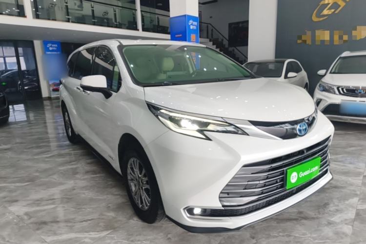 Used Toyota SIENNA 2021 2.5L Hybrid Luxury Edition Front Right 45 Deg