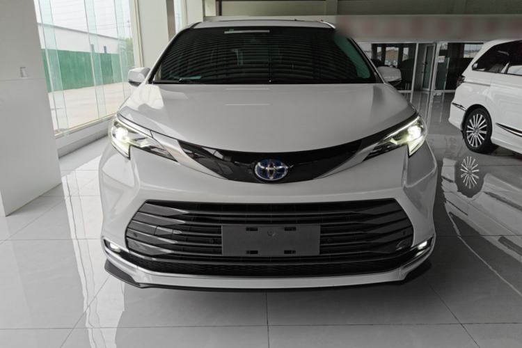 Used Toyota SIENNA 2021 2.5L Hybrid Luxury Edition Front
