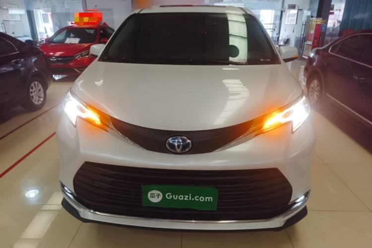 Used Toyota SIENNA 2021 2.5L Hybrid Comfort Edition Front
