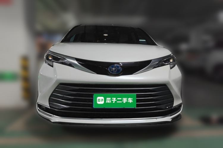 Used Toyota SIENNA 2021 2.5L Hybrid Premium Edition Front