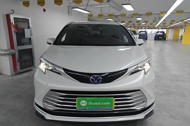 Used Toyota SIENNA 2021 2.5L Hybrid Platinum Edition Front