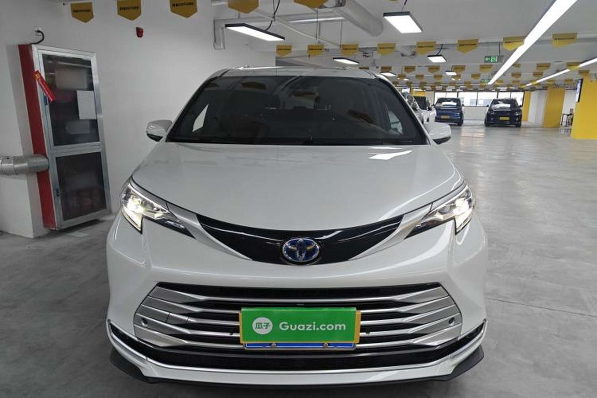 Used Toyota SIENNA 2021 2.5L Hybrid Platinum Edition Front
