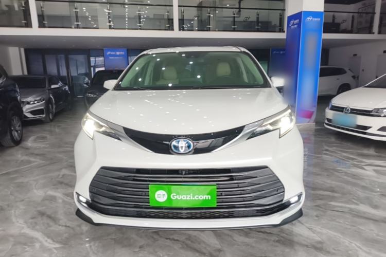 Used Toyota SIENNA 2021 2.5L Hybrid Luxury Edition Front