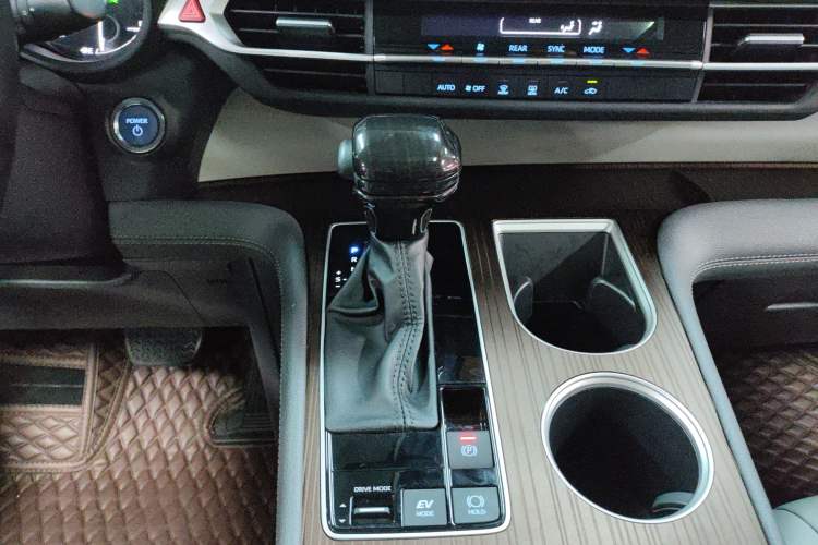 Used Toyota SIENNA 2021 2.5L Hybrid Comfort Edition Gear Lever