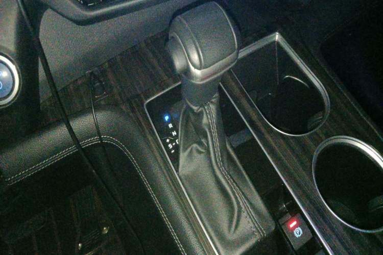 Used Toyota SIENNA 2021 2.5L Hybrid Platinum Edition Gear Lever