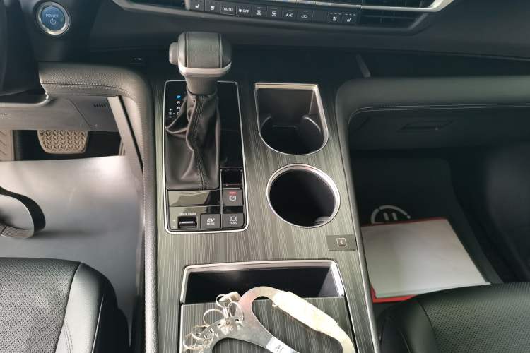Used Toyota SIENNA 2021 2.5L Hybrid Premium Edition Gear Lever