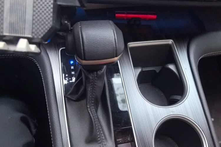Used Toyota SIENNA 2021 2.5L Hybrid Premium Edition Gear Lever