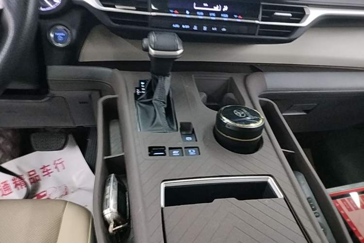 Used Toyota SIENNA 2021 2.5L Hybrid Comfort Edition Gear Lever