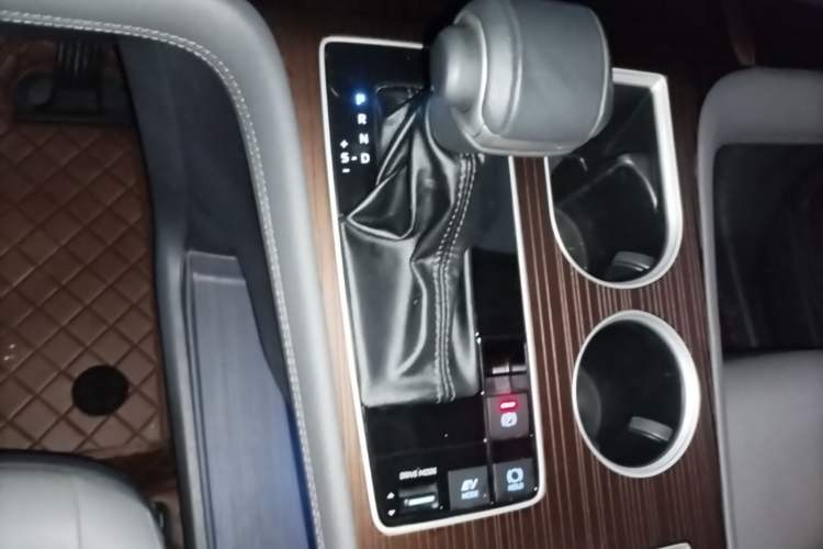 Used Toyota SIENNA 2021 2.5L Hybrid Luxury Edition Gear Lever