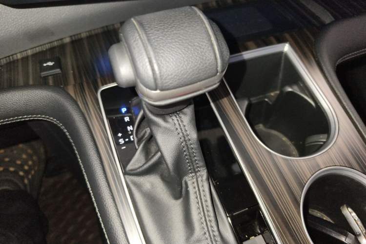 Used Toyota SIENNA 2021 2.5L Hybrid Ultimate Edition Gear Lever