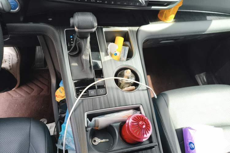 Used Toyota SIENNA 2021 2.5L Hybrid Platinum Edition Gear Lever