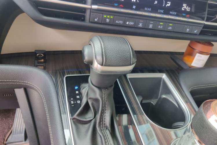 Used Toyota SIENNA 2021 2.5L Hybrid Premium Edition Gear Lever
