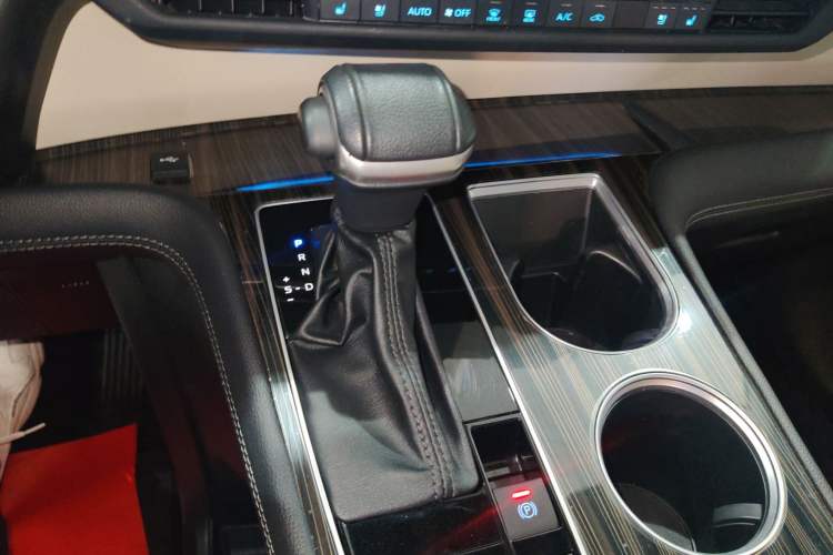 Used Toyota SIENNA 2021 2.5L Hybrid Premium Edition Gear Lever