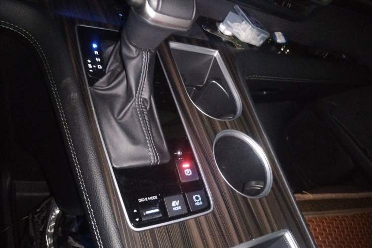 Used Toyota SIENNA 2021 2.5L Hybrid Platinum Edition Gear Lever