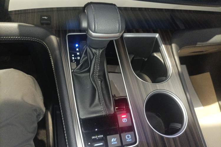 Used Toyota SIENNA 2021 2.5L Hybrid Premium Edition Gear Lever