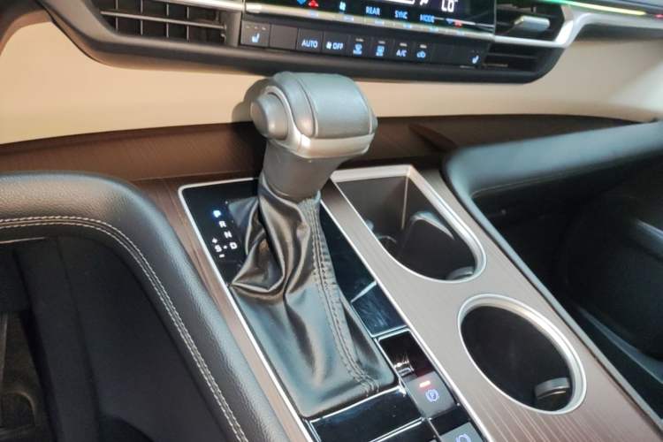 Used Toyota SIENNA 2021 2.5L Hybrid Luxury Edition Gear Lever