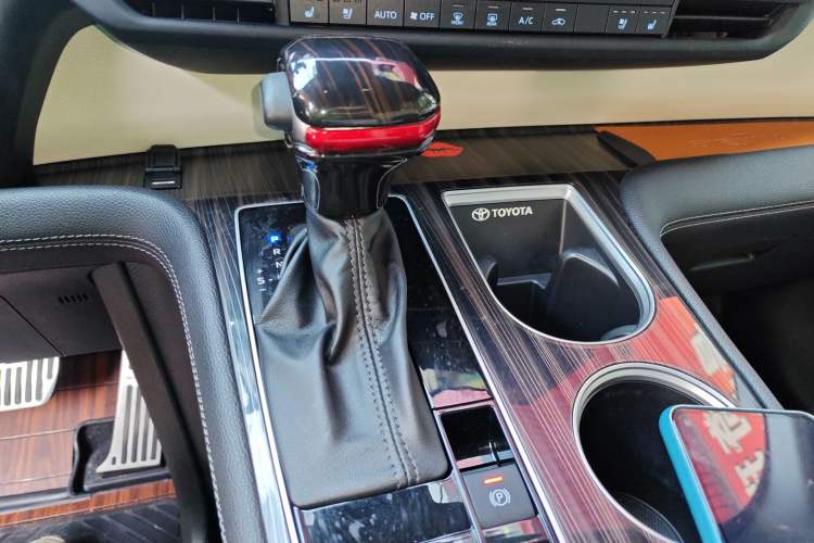 Used Toyota SIENNA 2021 2.5L Hybrid Premium Edition Gear Lever