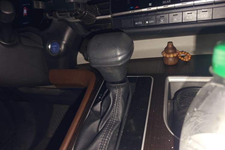 Used Toyota SIENNA 2021 2.5L Hybrid Comfort Edition Gear Lever