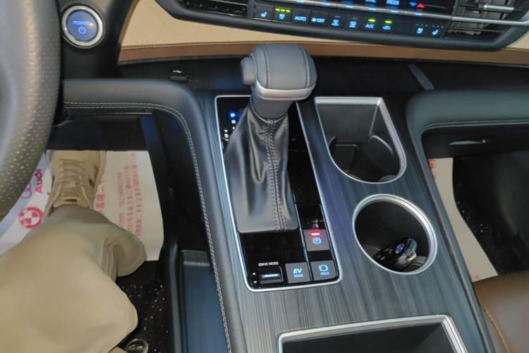 Used Toyota SIENNA 2021 2.5L Hybrid Premium Edition Gear Lever