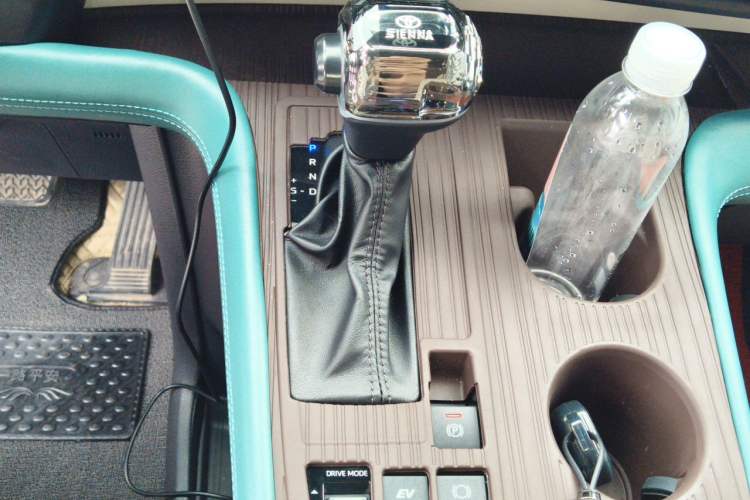 Used Toyota SIENNA 2021 2.5L Hybrid Luxury Edition Gear Lever