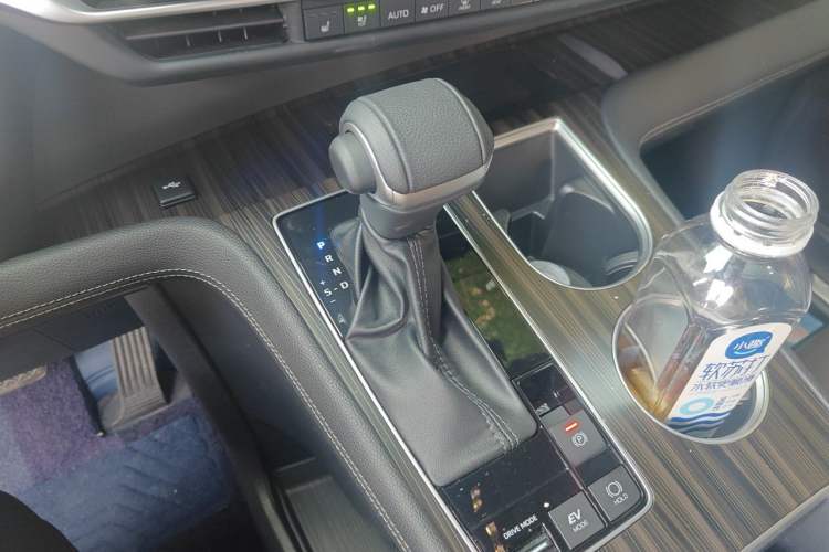 Used Toyota SIENNA 2021 2.5L Hybrid Platinum Edition Gear Lever