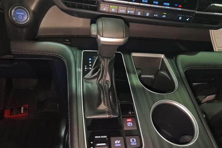 Used Toyota SIENNA 2021 2.5L Hybrid Premium Edition Gear Lever
