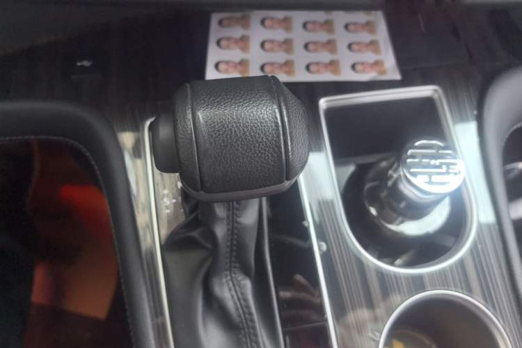 Used Toyota SIENNA 2021 2.5L Hybrid Platinum Edition Gear Lever