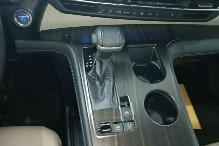 Used Toyota SIENNA 2021 2.5L Hybrid Premium Edition Gear Lever