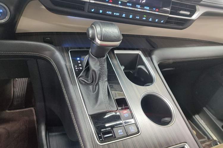 Used Toyota SIENNA 2021 2.5L Hybrid Ultimate Edition Gear Lever