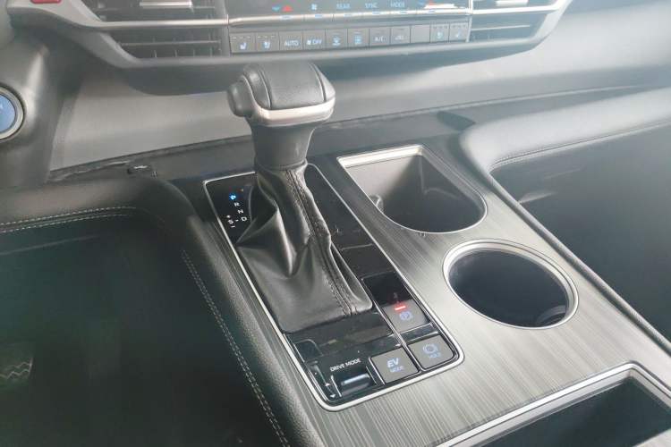 Used Toyota SIENNA 2021 2.5L Hybrid Premium Edition Gear Lever
