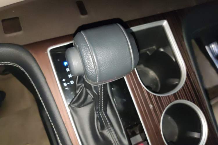 Used Toyota SIENNA 2021 2.5L Hybrid Luxury Edition Gear Lever