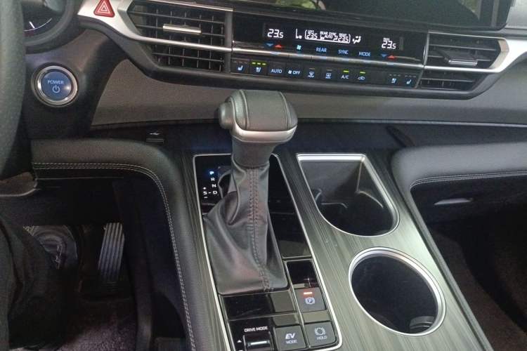 Used Toyota SIENNA 2021 2.5L Hybrid Premium Edition Gear Lever