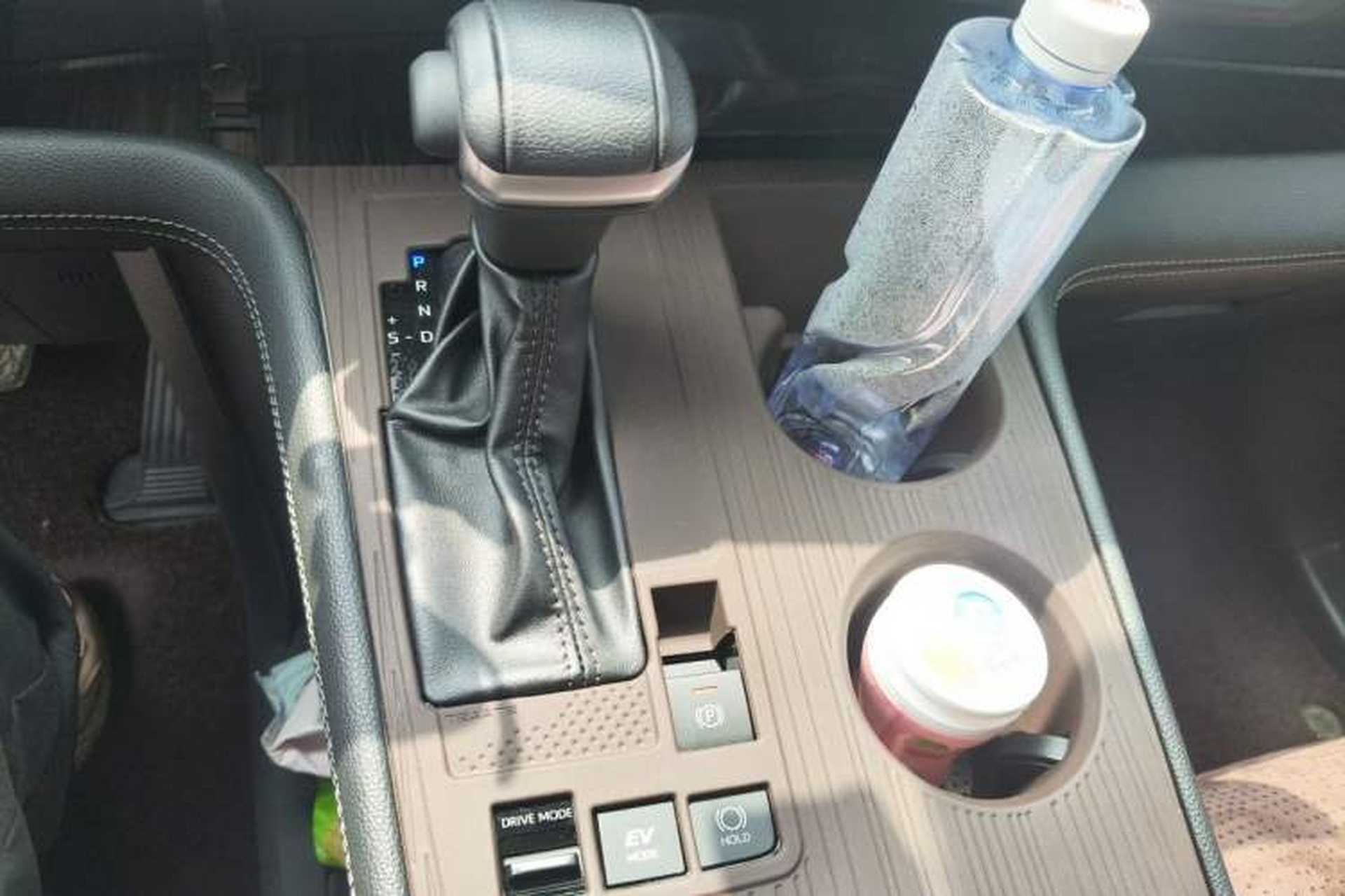 Used Toyota SIENNA 2021 2.5L Hybrid Platinum Edition Gear Lever