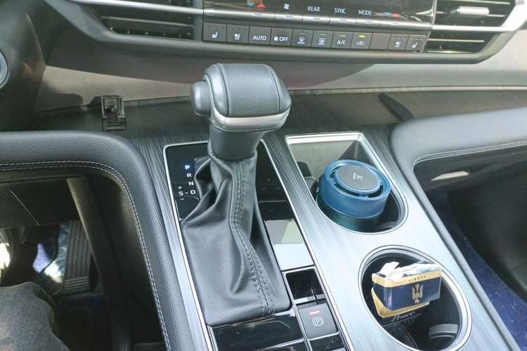 Used Toyota SIENNA 2021 2.5L Hybrid Premium Edition Gear Lever