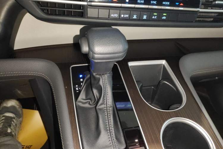 Used Toyota SIENNA 2021 2.5L Hybrid Comfort Edition Gear Lever