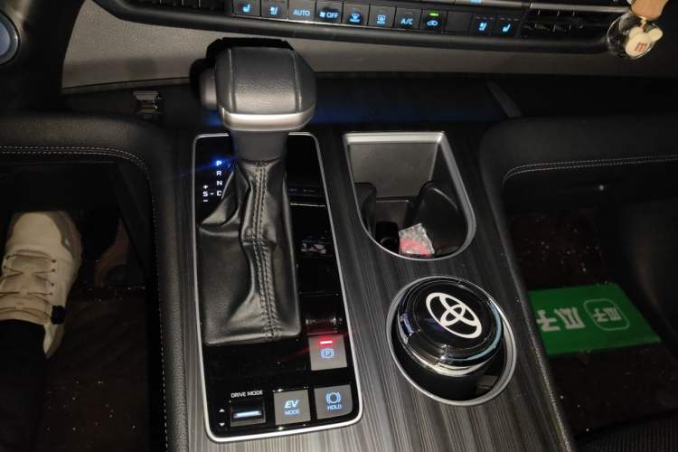 Used Toyota SIENNA 2021 2.5L Hybrid Premium Edition Gear Lever