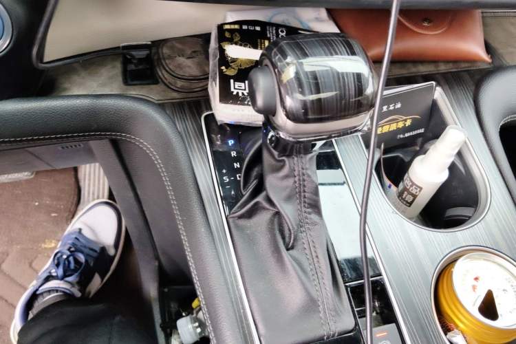 Used Toyota SIENNA 2021 2.5L Hybrid Premium Edition Gear Lever
