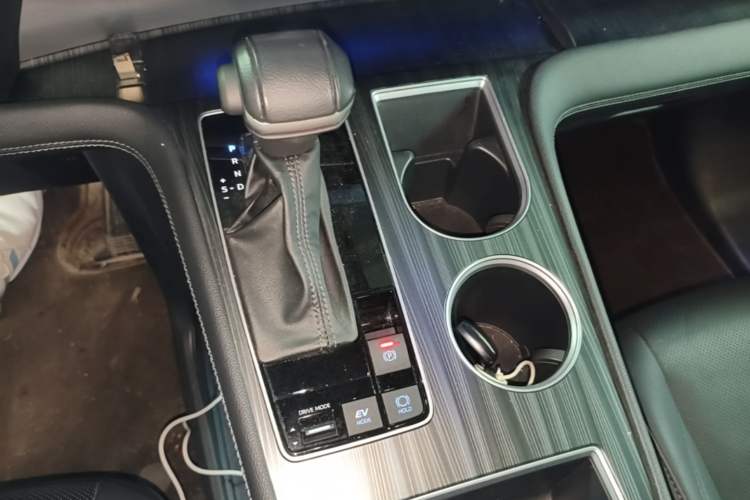 Used Toyota SIENNA 2021 2.5L Hybrid Premium Edition Gear Lever