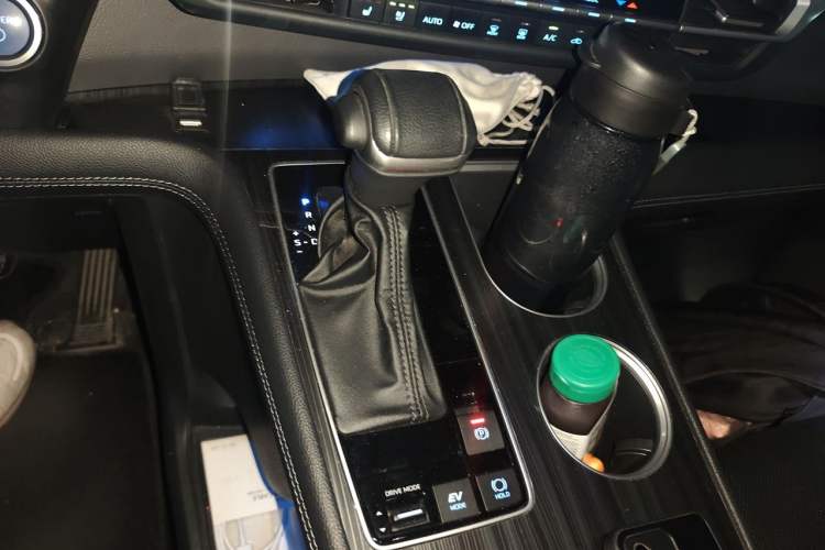 Used Toyota SIENNA 2021 2.5L Hybrid Premium Edition Gear Lever