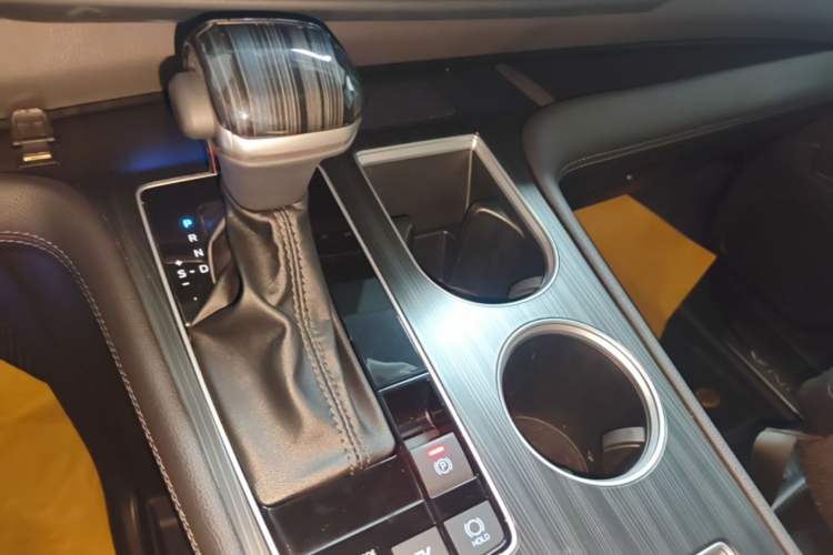Used Toyota SIENNA 2021 2.5L Hybrid Platinum Edition Gear Lever