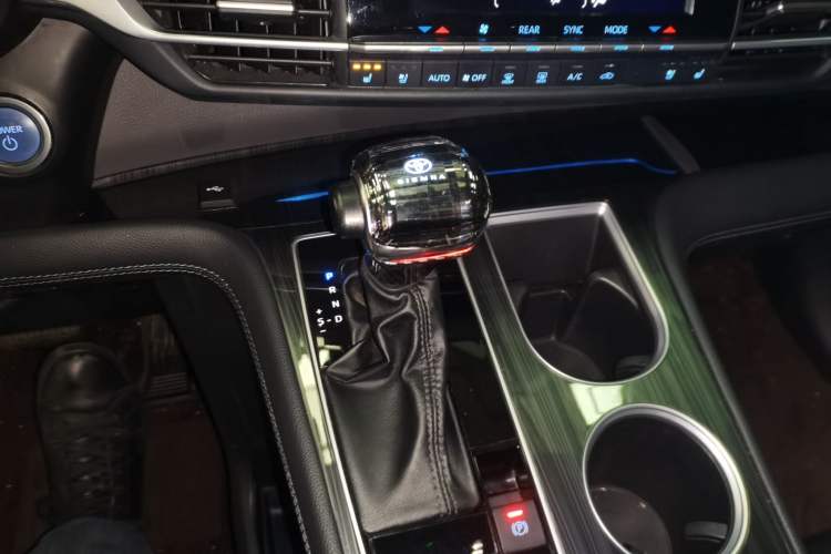 Used Toyota SIENNA 2021 2.5L Hybrid Premium Edition Gear Lever